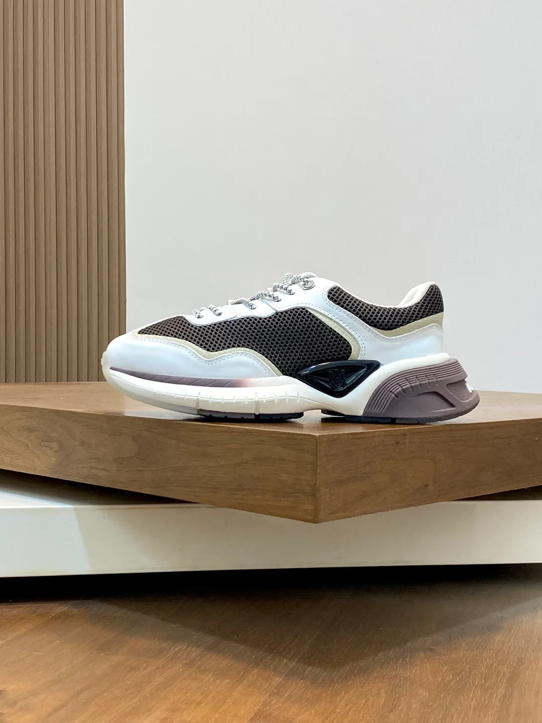 Men's shoes 💰740 AMIRI's new men's casual sports shoes, made of first-layer cowhide leather uppers and spliced ​​with original breathable mesh, rich in three-dimensionality, contrasting color design, simple style, fashionable and sporty, breathable mesh lining, original ultra-light outsole, a must-have item for daily leisure! Size: 38-45 (38, 45 customized)